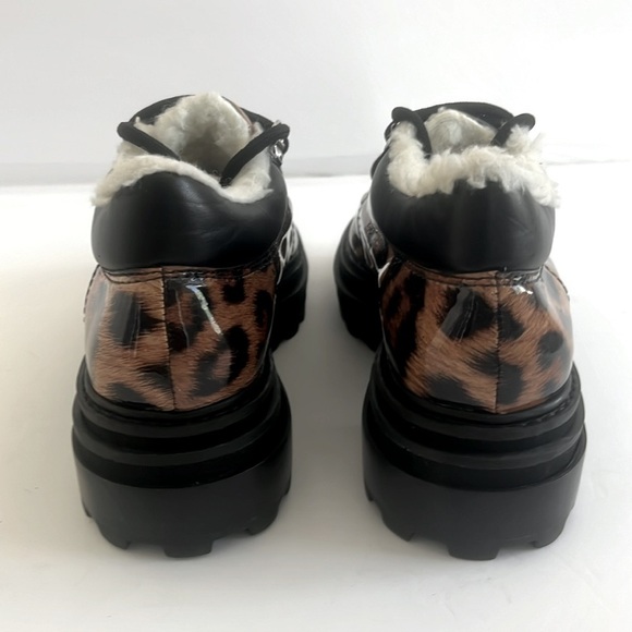 SCHUTZ Lucille Vernizes Lug Sole Sherling Lined Lace Up Booties Size 6.5 NWT - Picture 4 of 5